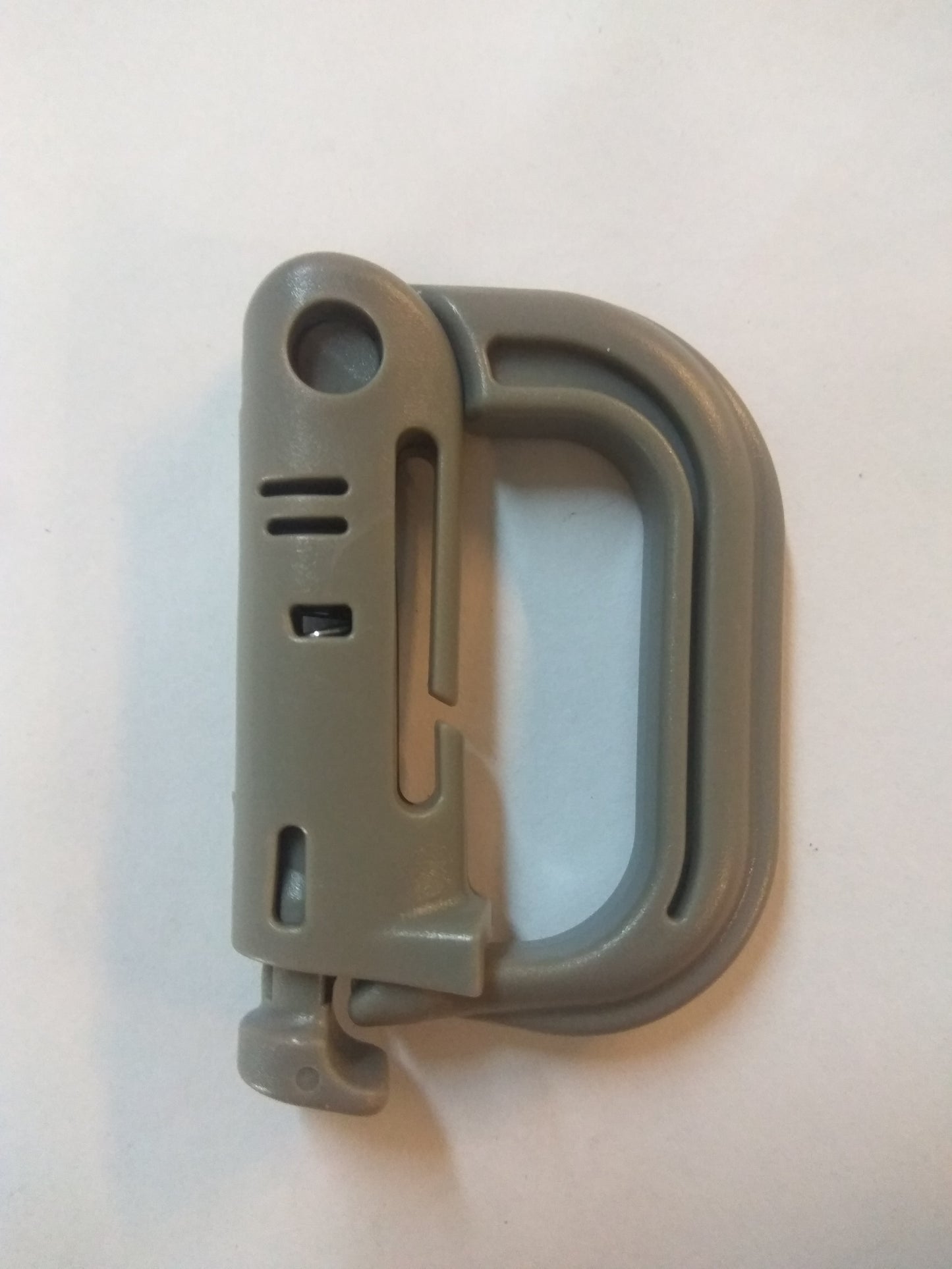 Plastic D-biner